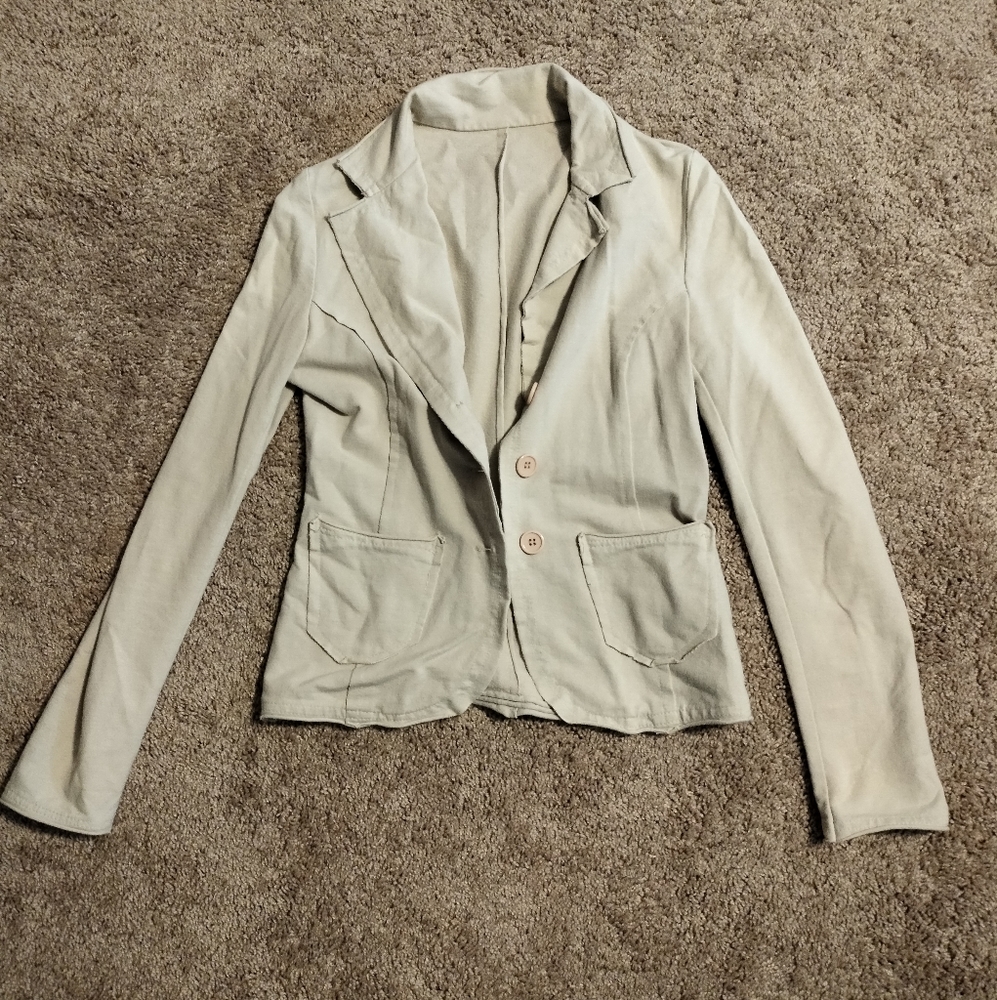 Size M cream jacket